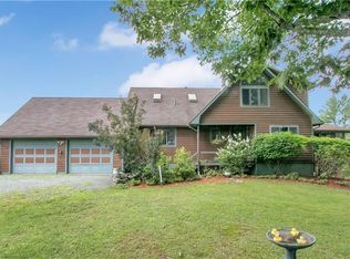 6 Walnut Crk, Lake Huntington, NY 12752