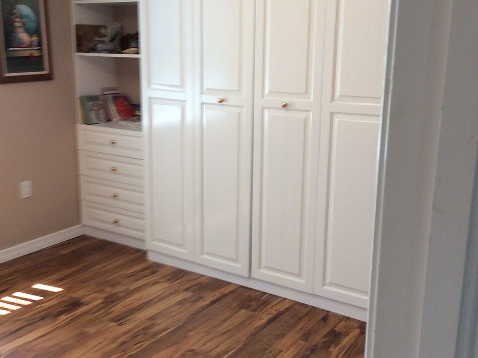 MURPHY BED