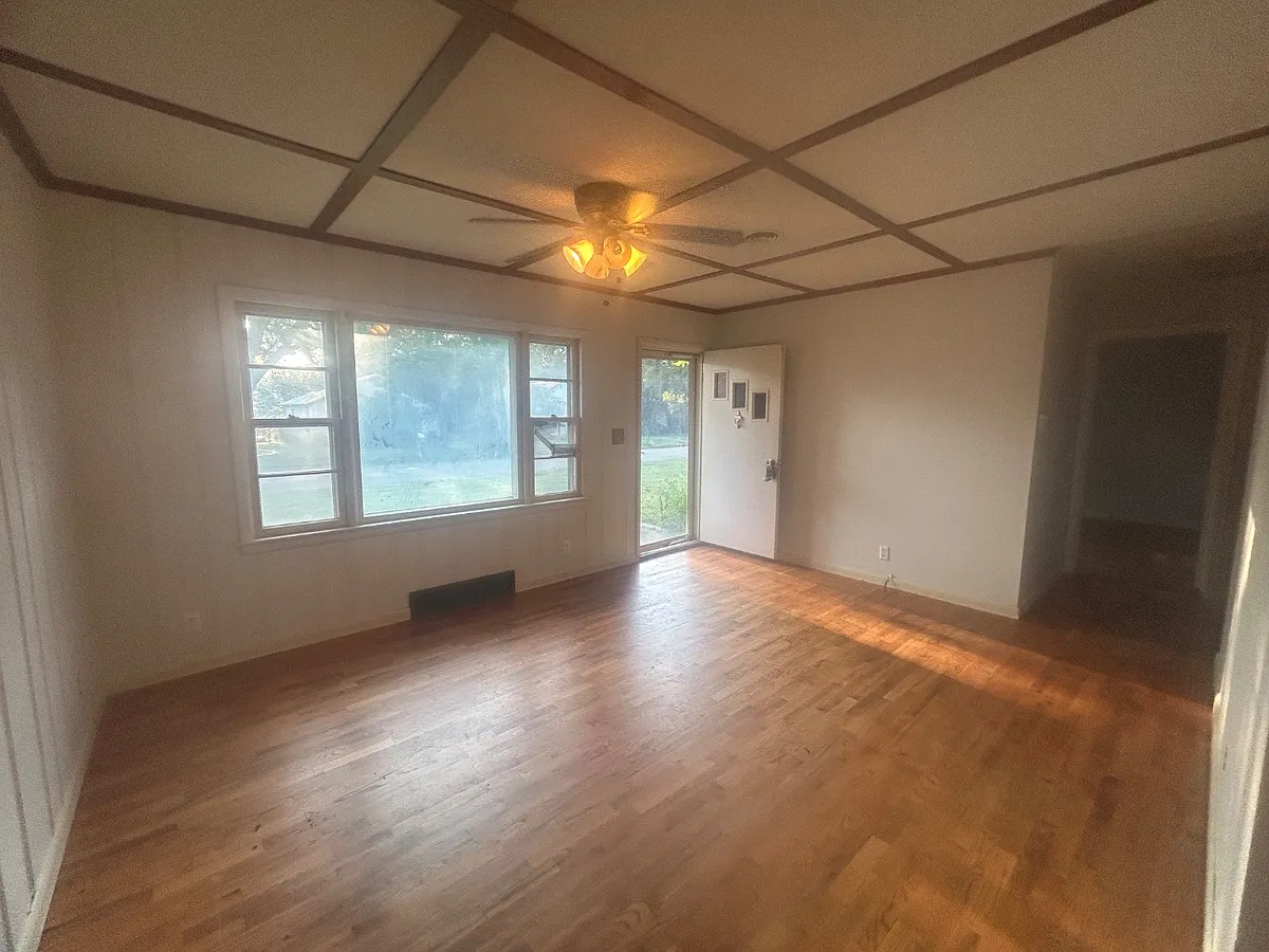 Property Photo - 307 N Hutchinson St