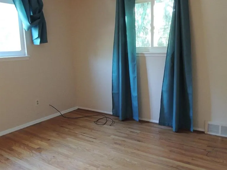 2098 Yorktown Dr — Photo 15
