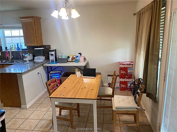 5th image of 1010 Gardenia St