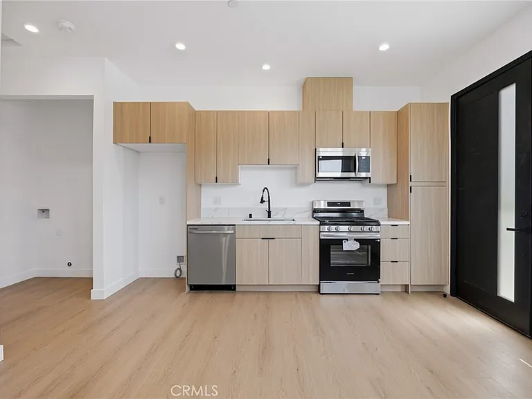 7647 1/2 Melvin Ave — Photo 9