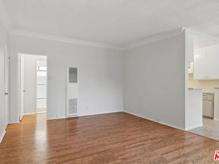 1216 N Detroit St #5 — Photo 1