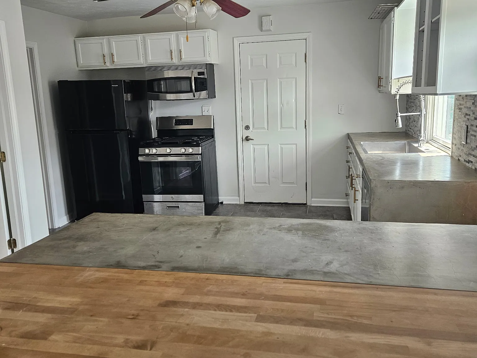 2 bed, $1,250 — Photo 1