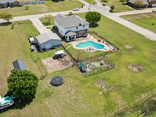 600 Lake Shadow Dr, Lavon, TX 75166