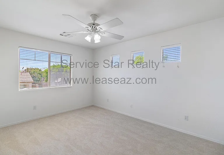 1554 E Elgin St — Photo 15