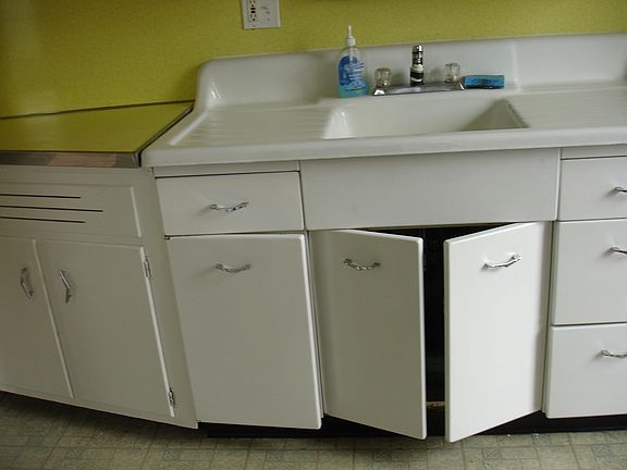 kitchen in upstairs apt