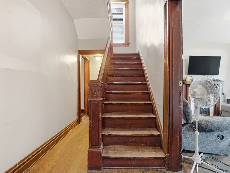 2661 Bellevue Ave — Photo 17