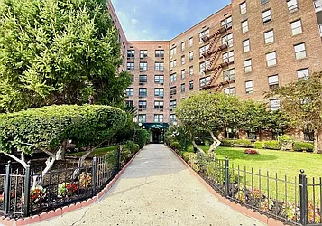 100-25 Queens Boulevard