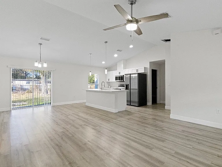 11165 NW 7th St — Photo 3