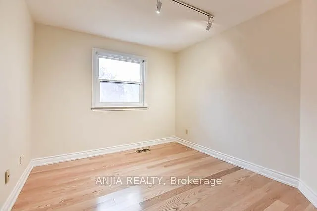 11 Berkeley Ct — Photo 16