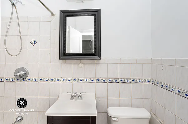 Rented by Coldwell Banker Warburg | media 12