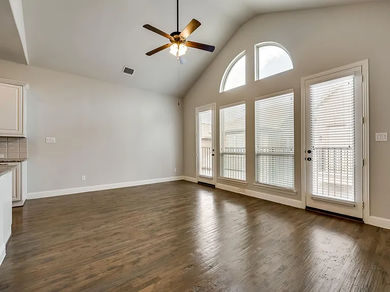 923 Whitehall Dr — Photo 10