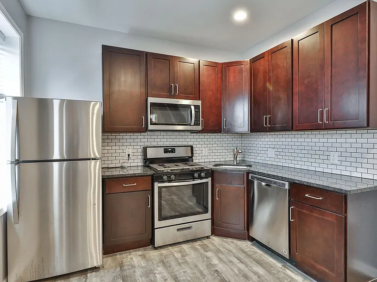 400 W Penn St #2 — Photo 5