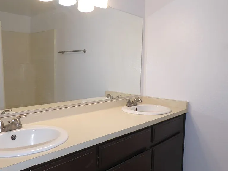824 Capehart Ct — Photo 11