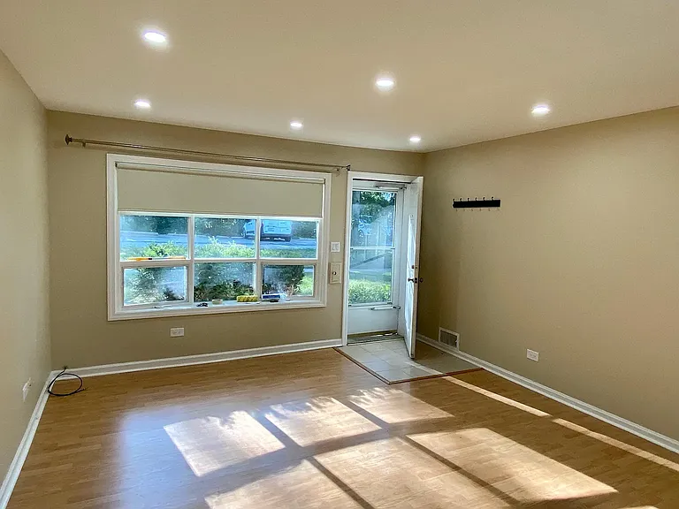 550 W Palatine Rd — Photo 24