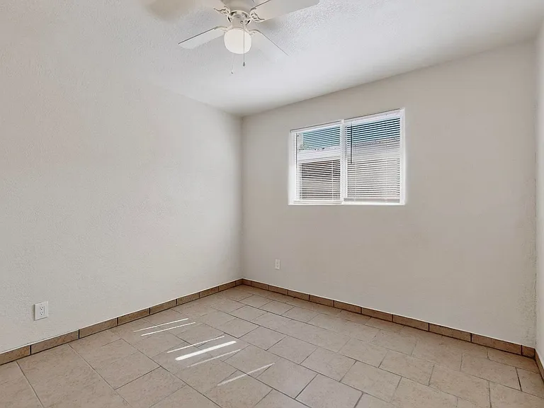 536 Cardenas Dr SE — Photo 33