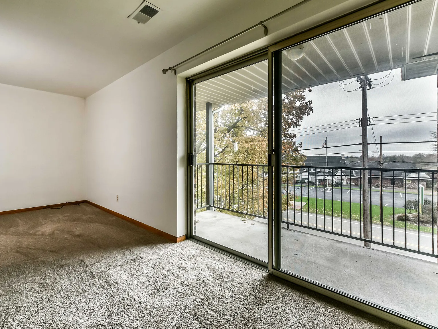 2 bed, $975 — Photo 2
