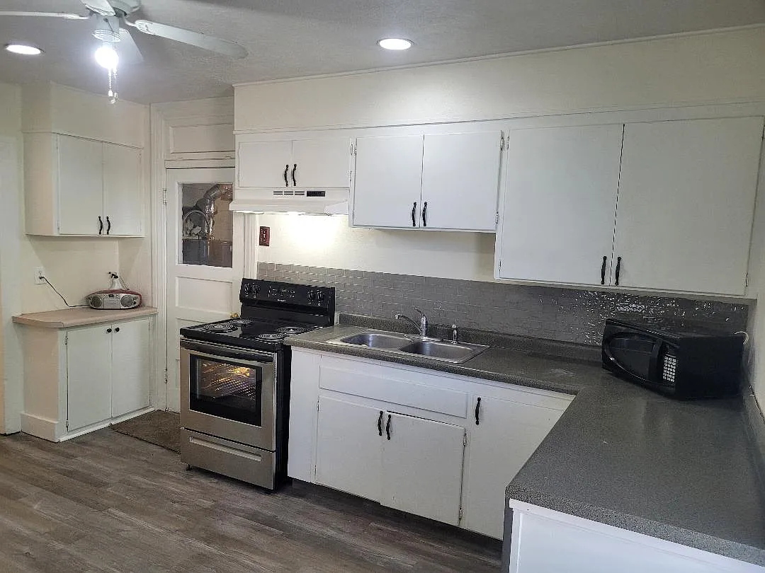 2 bed, 1220 sqft, $1,795 — Photo 2
