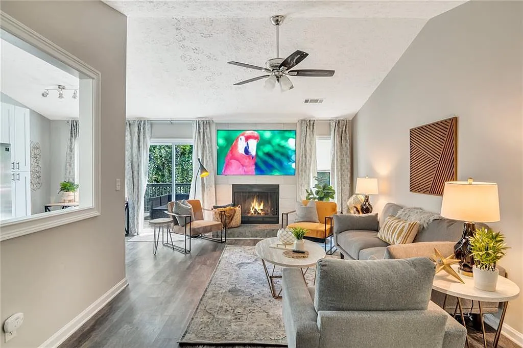 3 bed, 2.0 bath, 1682 sqft, $5,250 — Photo 1