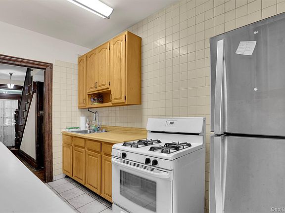 4th image of 2161 Walton Avenue