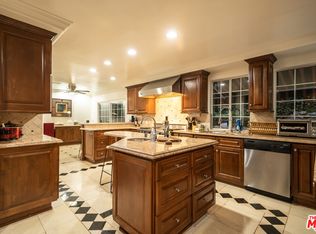 2461 Jupiter Dr, Los Angeles, CA 90046