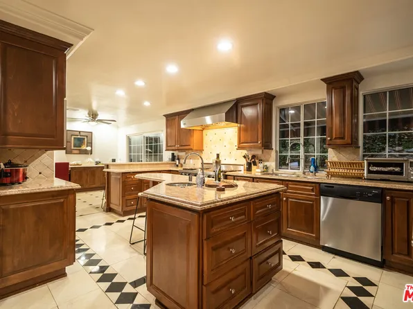 2461 Jupiter Dr, Los Angeles, CA 90046