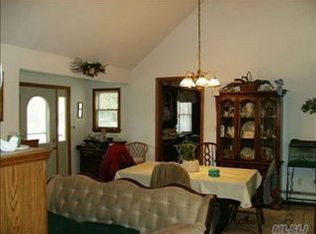 418 Bay 6th St, West Islip, NY 11795
