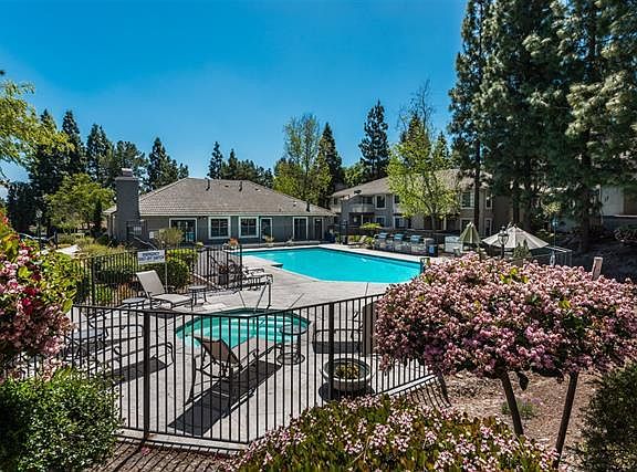 3rd image of 14990 Avenida Venusto Unit 36