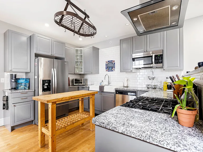 77 William St #1 — Photo 13