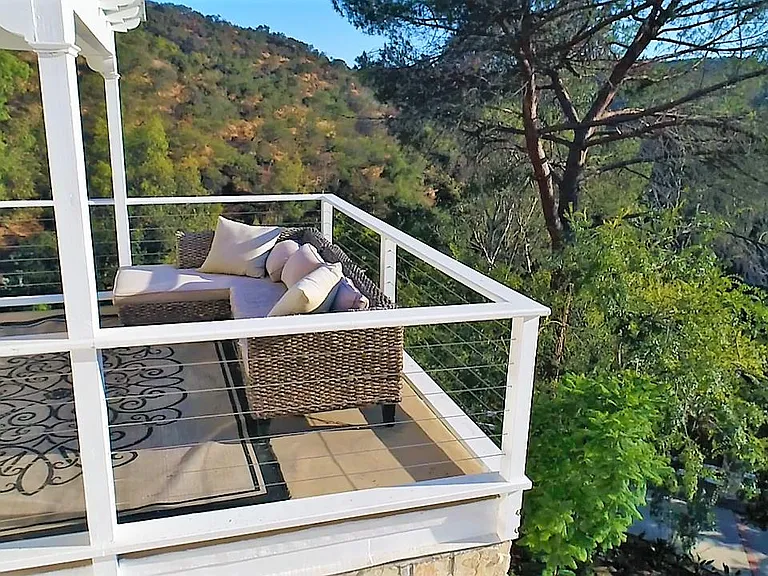2400 Benedict Canyon Dr — Photo 36