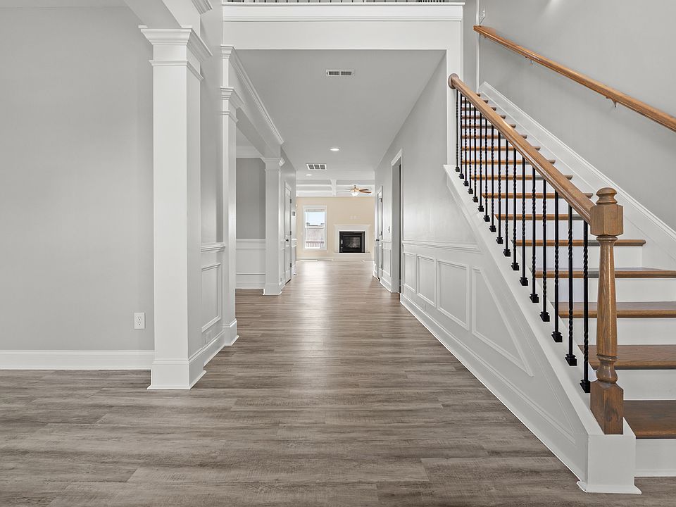 1st image of 404 Mahonia Rd
