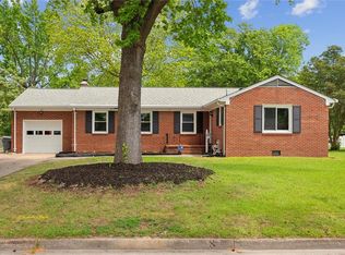 27 Hankins Dr, Hampton, VA 23669