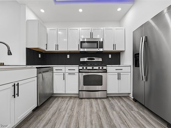 4th image of 3226 W Ridgewood Dr