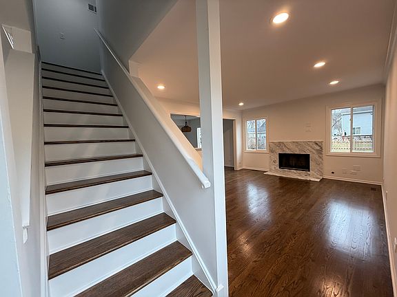 3rd image of 1497 N Pembroke Dr