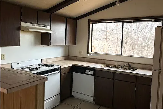 440 Caddy Cir — Photo 5