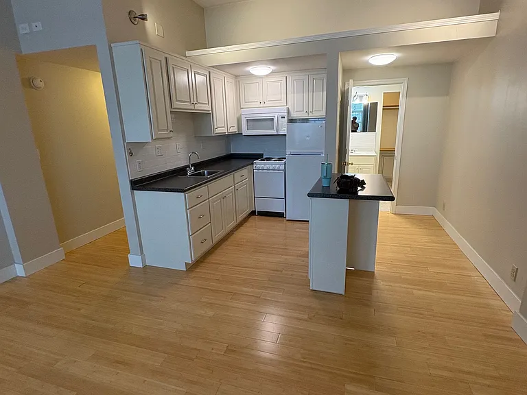131 E 3rd St #402 — Photo 5