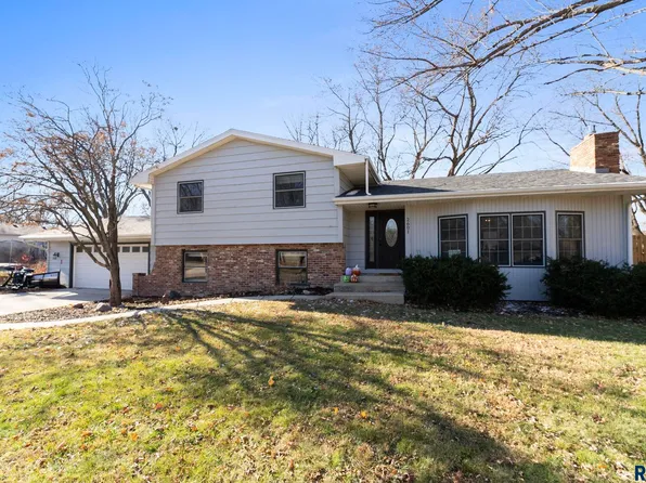 2601 S Kingswood Way, Sioux Falls, SD 57106