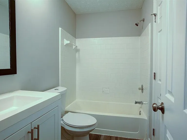 4940 Tanners Spring Dr — Photo 17