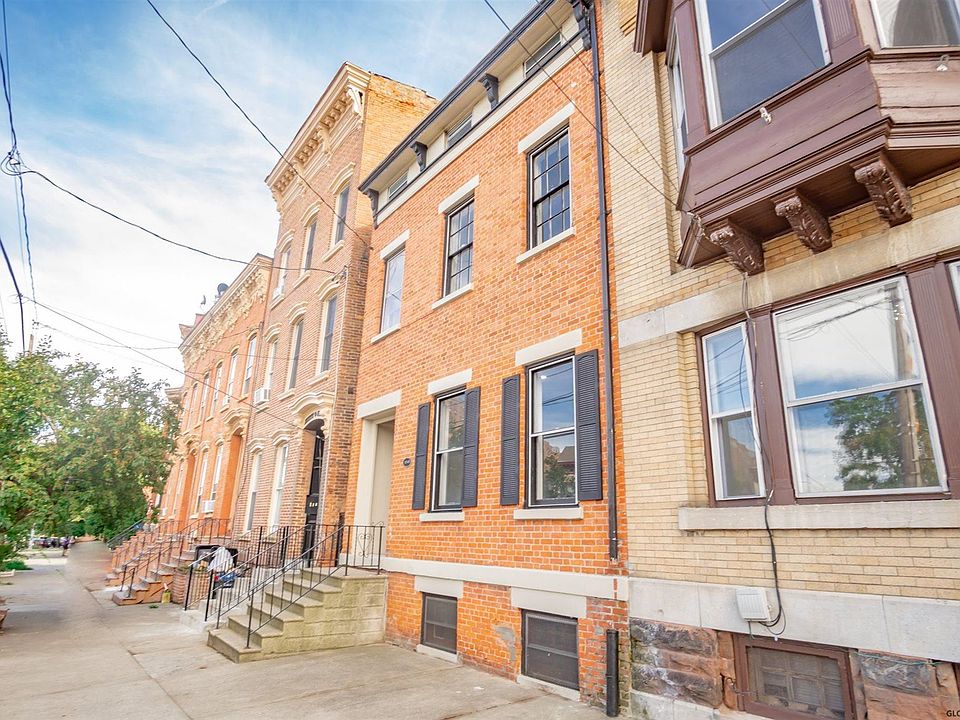 2nd image of 298 Washington Ave