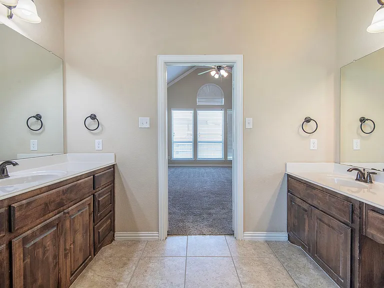 1914 Menominee Dr — Photo 10