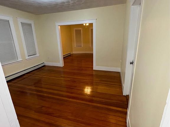 4th image of 49 Boxford St