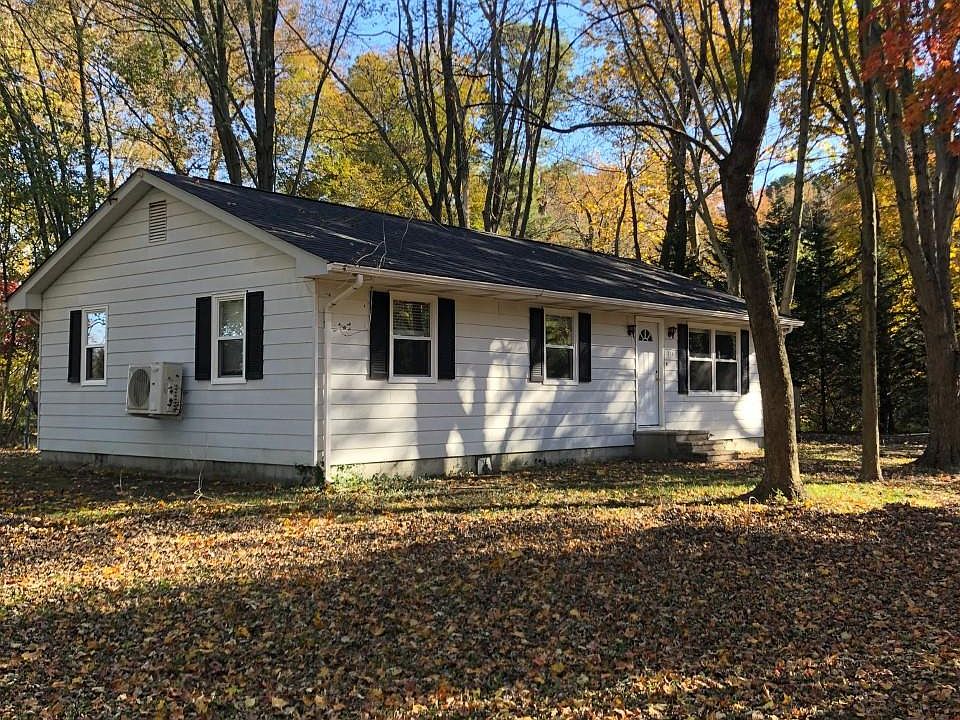 1st image of 210 Harry Hawkins Ln