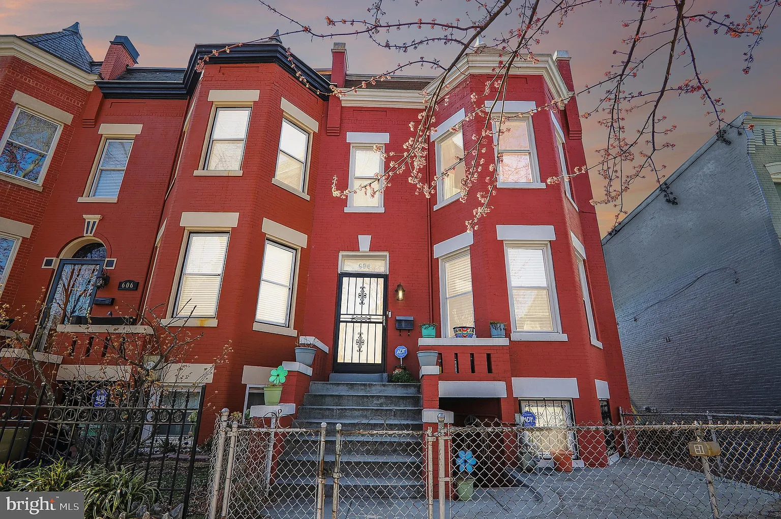 608 7th St NE photo 1