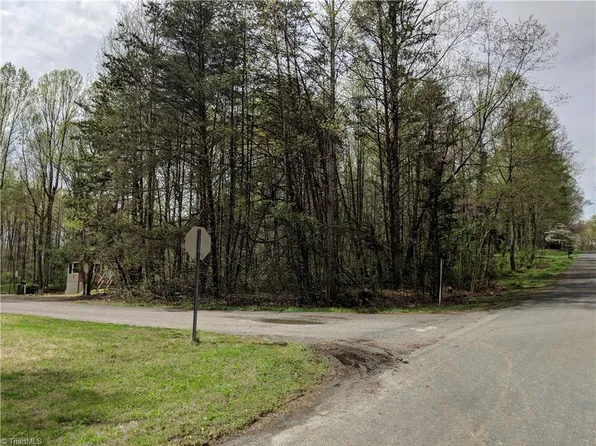 7170 Fireplace Ct, Kernersville, NC 27284