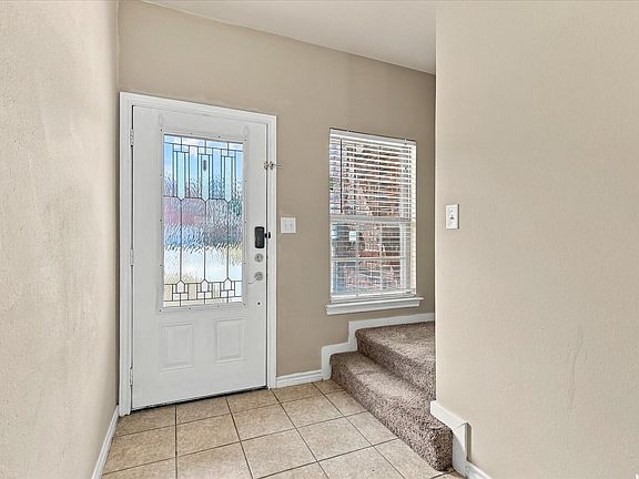 3rd image of 902 Parkplace Rdg