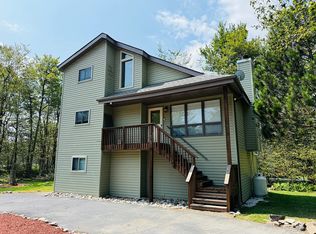 104 Sugar Maple Ln, Tobyhanna, PA 18466