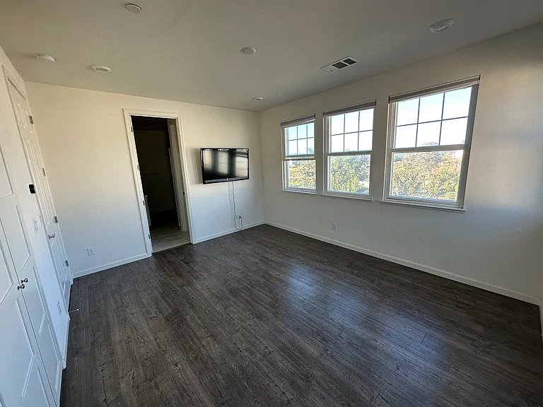 33838 Farmhouse St — Photo 13