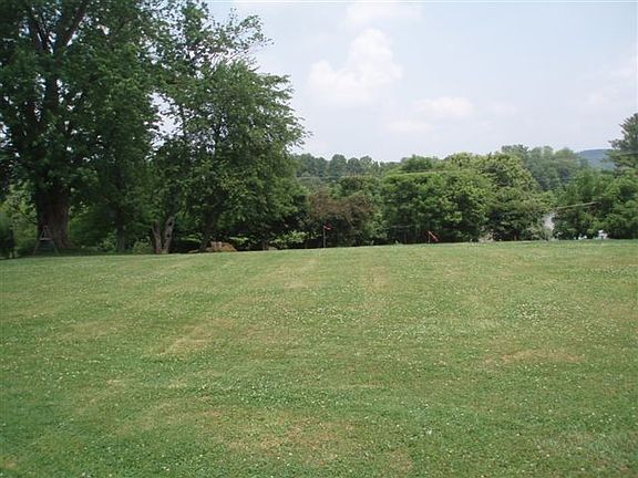 2nd image of 808 Hollybrook Dr