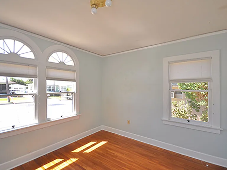 702 Leonard Ave — Photo 9